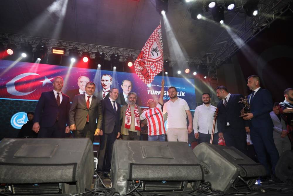 Vezirköprü’de Ali Kınık Konseriyle Unutulmaz Gençlik Gecesi 74