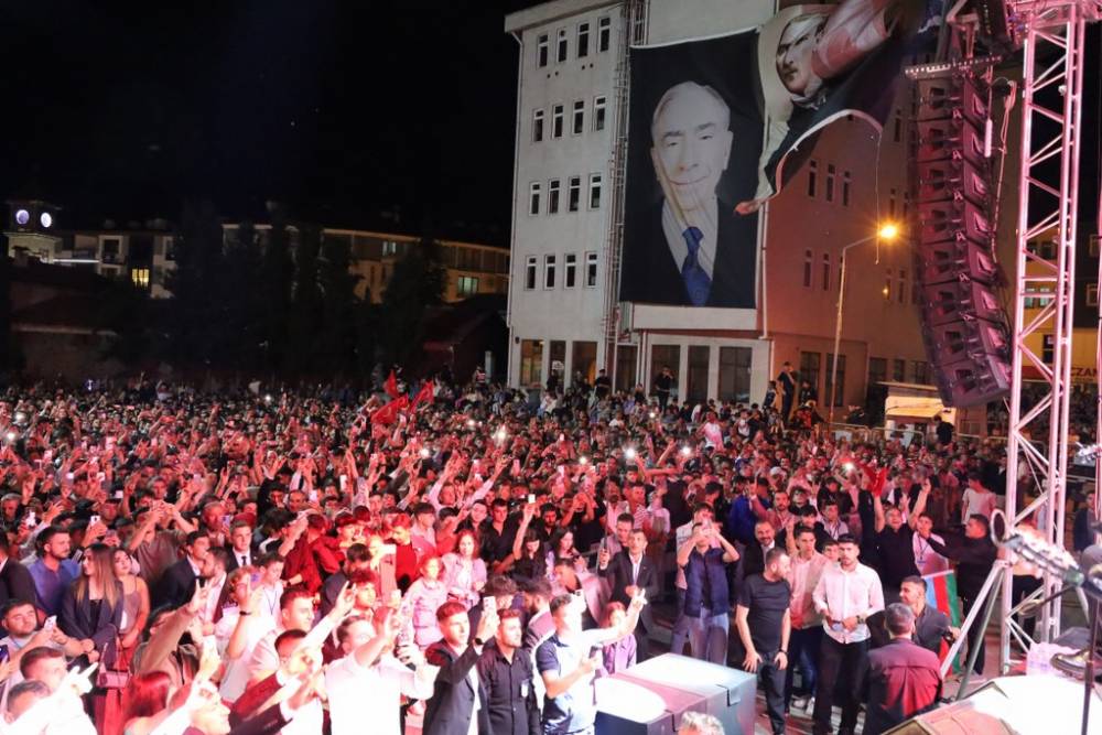 Vezirköprü’de Ali Kınık Konseriyle Unutulmaz Gençlik Gecesi 75