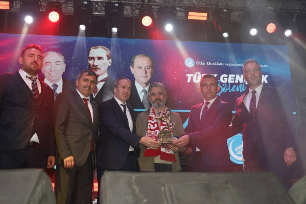Vezirköprü’de Ali Kınık Konseriyle Unutulmaz Gençlik Gecesi 77