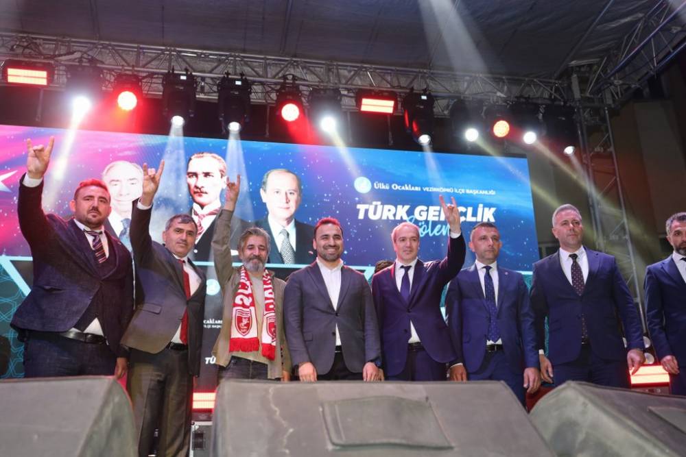 Vezirköprü’de Ali Kınık Konseriyle Unutulmaz Gençlik Gecesi 79
