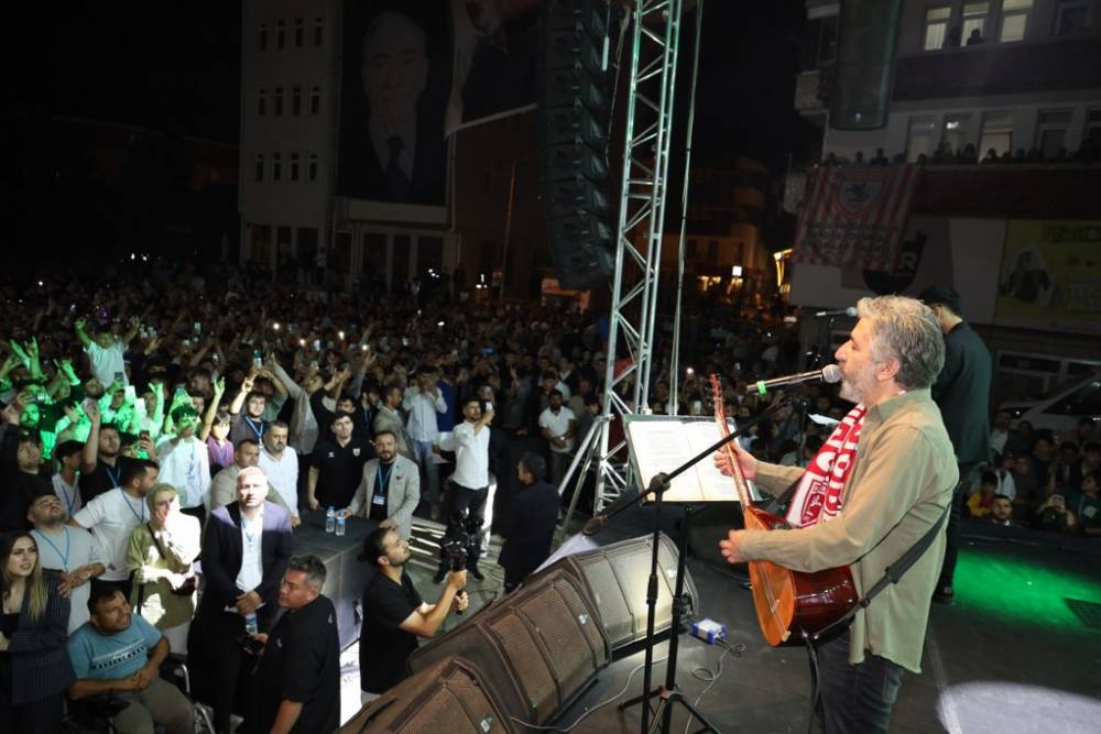 Vezirköprü’de Ali Kınık Konseriyle Unutulmaz Gençlik Gecesi 83