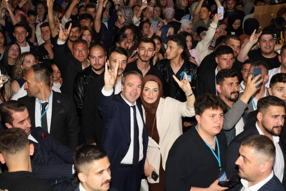 Vezirköprü’de Ali Kınık Konseriyle Unutulmaz Gençlik Gecesi 87
