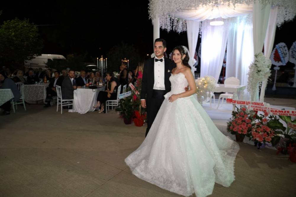 Eczacı Cansel ve Ayberk Onur Yılmaz Görkemli Düğün 15