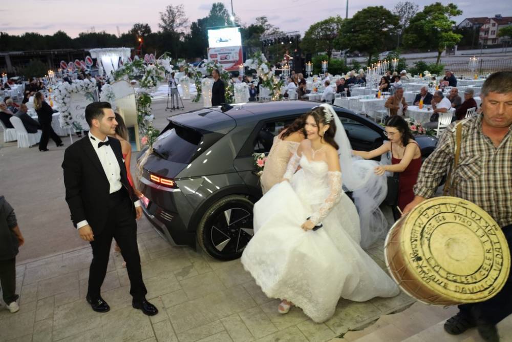 Eczacı Cansel ve Ayberk Onur Yılmaz Görkemli Düğün 2