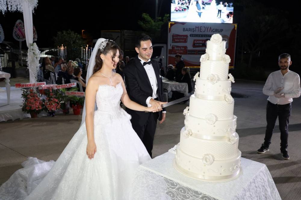 Eczacı Cansel ve Ayberk Onur Yılmaz Görkemli Düğün 29