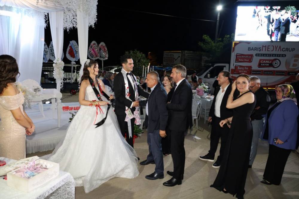 Eczacı Cansel ve Ayberk Onur Yılmaz Görkemli Düğün 37