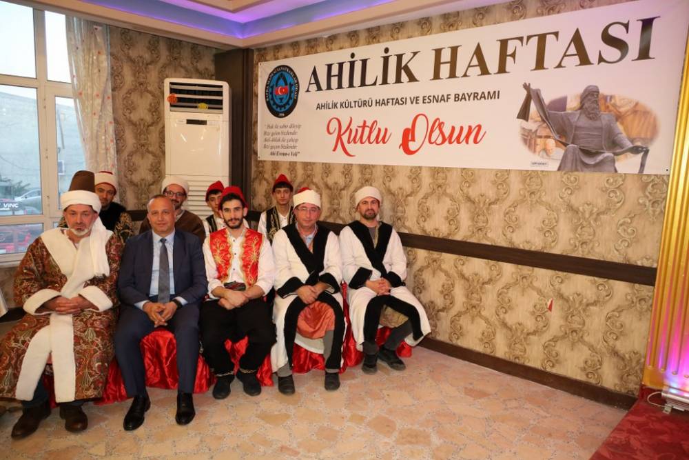 75 Yıllık Demirci Ustası Yılmaz Odabaş, Bafra’da Yılın Ahisi Seçildi 1