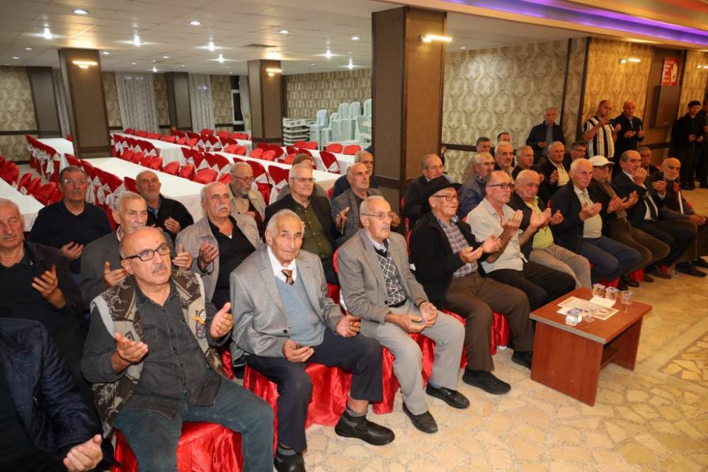 75 Yıllık Demirci Ustası Yılmaz Odabaş, Bafra’da Yılın Ahisi Seçildi 13