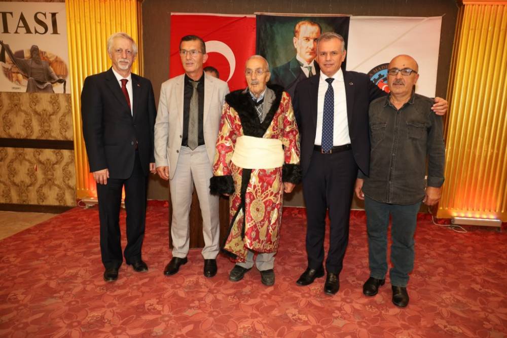 75 Yıllık Demirci Ustası Yılmaz Odabaş, Bafra’da Yılın Ahisi Seçildi 18
