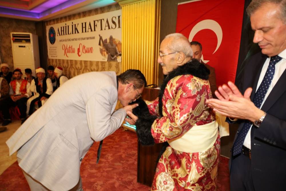 75 Yıllık Demirci Ustası Yılmaz Odabaş, Bafra’da Yılın Ahisi Seçildi 19