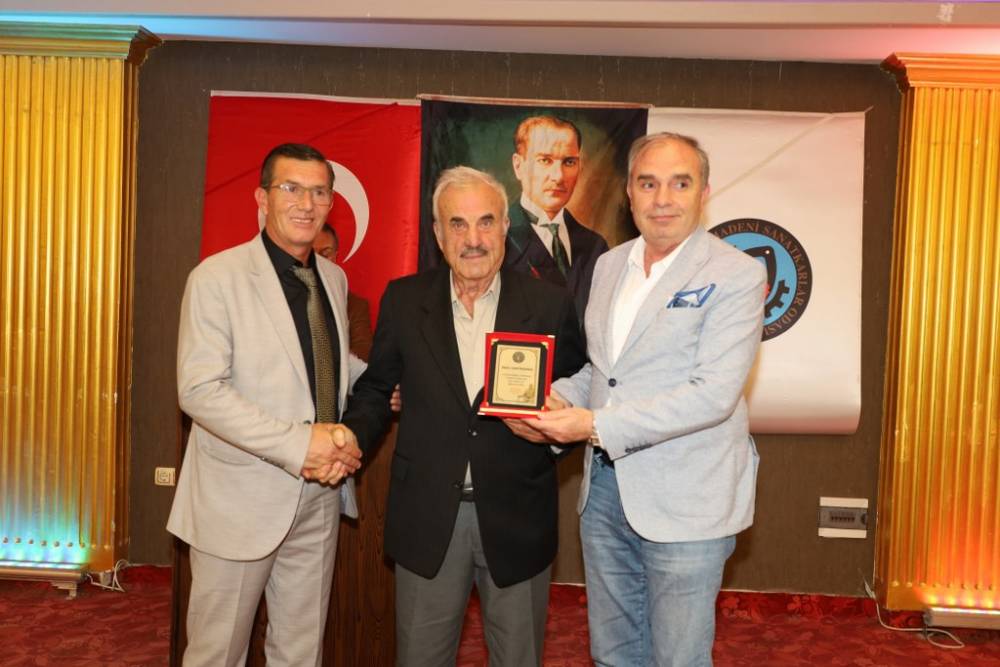 75 Yıllık Demirci Ustası Yılmaz Odabaş, Bafra’da Yılın Ahisi Seçildi 21