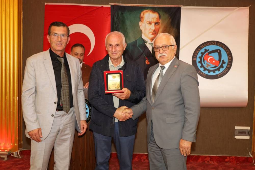 75 Yıllık Demirci Ustası Yılmaz Odabaş, Bafra’da Yılın Ahisi Seçildi 22