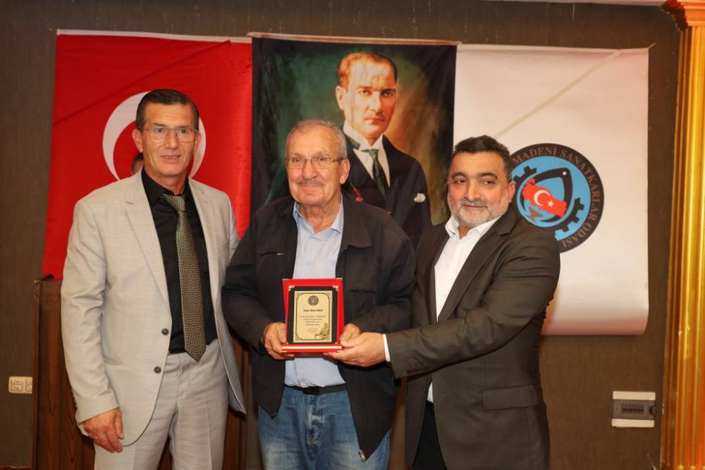 75 Yıllık Demirci Ustası Yılmaz Odabaş, Bafra’da Yılın Ahisi Seçildi 24