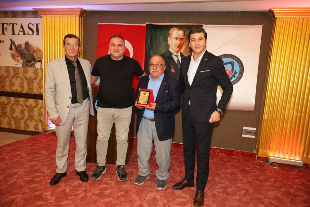 75 Yıllık Demirci Ustası Yılmaz Odabaş, Bafra’da Yılın Ahisi Seçildi 25
