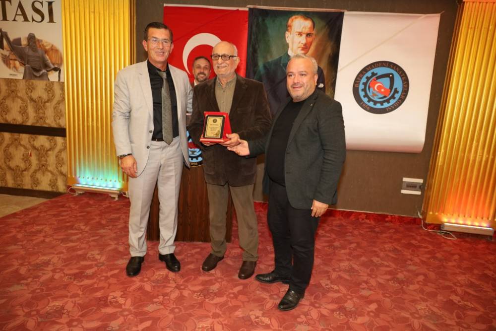 75 Yıllık Demirci Ustası Yılmaz Odabaş, Bafra’da Yılın Ahisi Seçildi 29