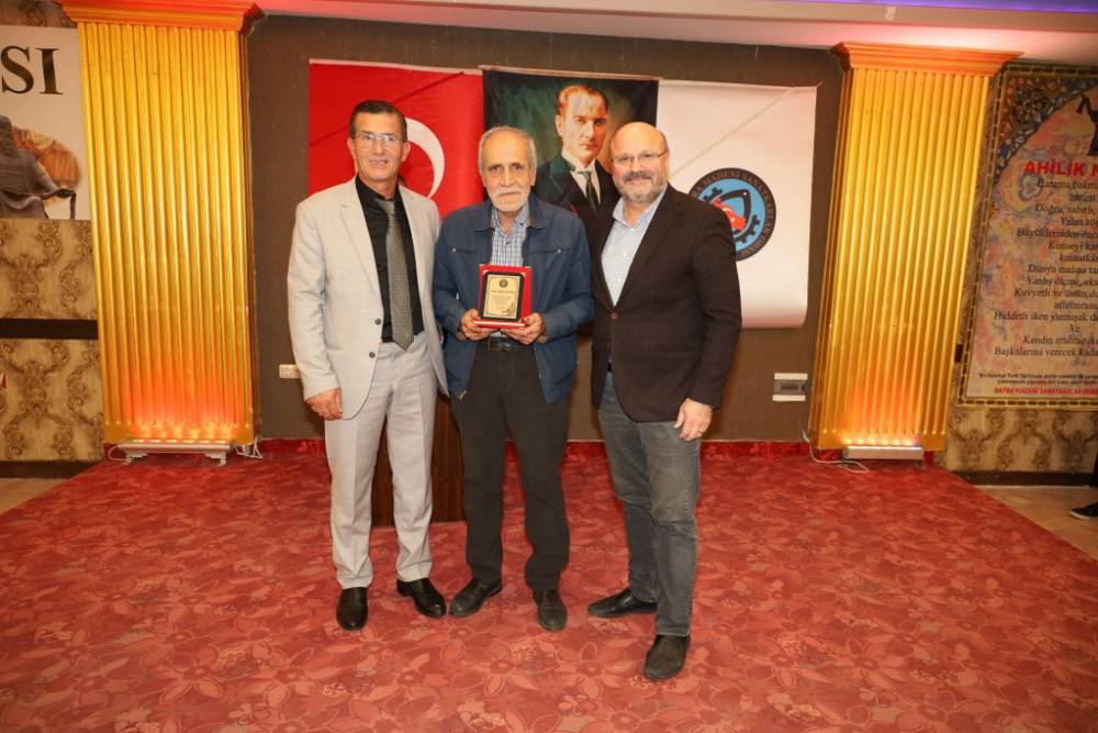 75 Yıllık Demirci Ustası Yılmaz Odabaş, Bafra’da Yılın Ahisi Seçildi 31