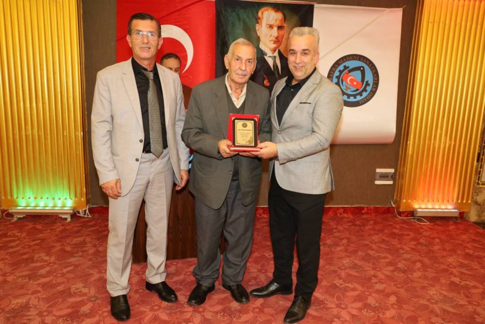 75 Yıllık Demirci Ustası Yılmaz Odabaş, Bafra’da Yılın Ahisi Seçildi 33