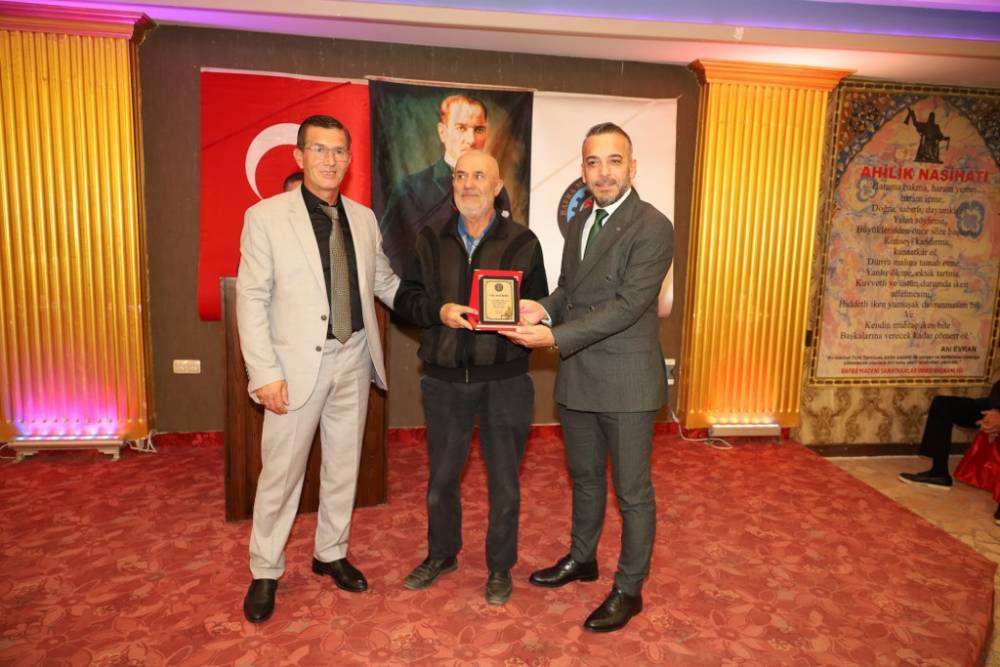 75 Yıllık Demirci Ustası Yılmaz Odabaş, Bafra’da Yılın Ahisi Seçildi 34