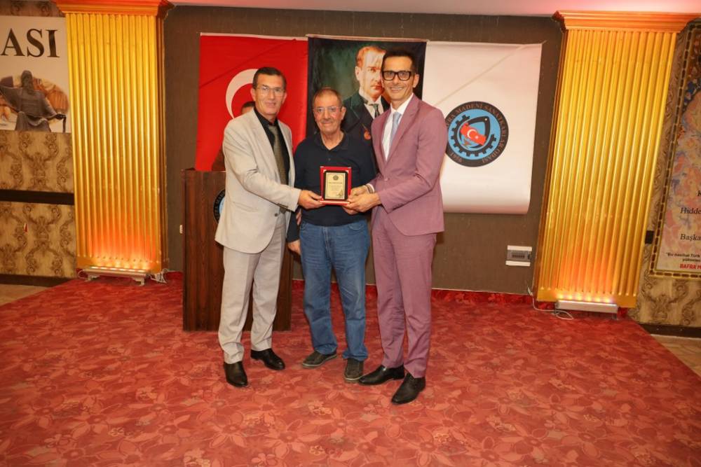 75 Yıllık Demirci Ustası Yılmaz Odabaş, Bafra’da Yılın Ahisi Seçildi 35
