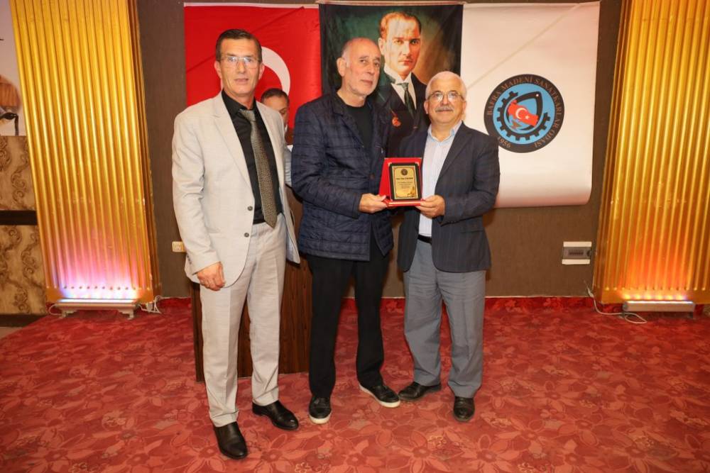 75 Yıllık Demirci Ustası Yılmaz Odabaş, Bafra’da Yılın Ahisi Seçildi 39