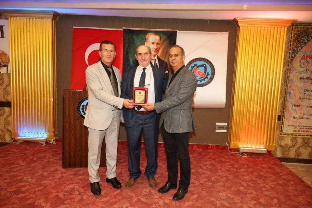 75 Yıllık Demirci Ustası Yılmaz Odabaş, Bafra’da Yılın Ahisi Seçildi 41
