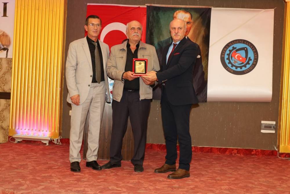 75 Yıllık Demirci Ustası Yılmaz Odabaş, Bafra’da Yılın Ahisi Seçildi 42