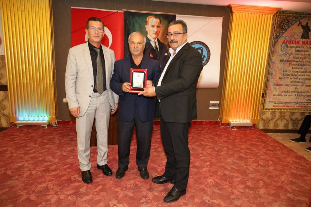 75 Yıllık Demirci Ustası Yılmaz Odabaş, Bafra’da Yılın Ahisi Seçildi 44