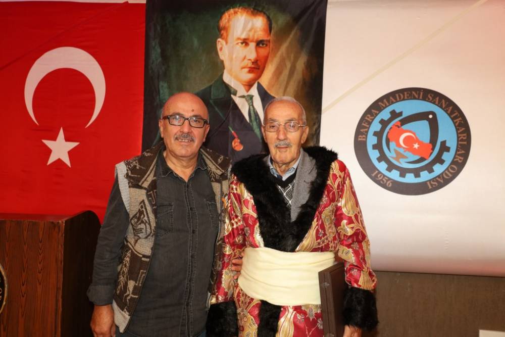 75 Yıllık Demirci Ustası Yılmaz Odabaş, Bafra’da Yılın Ahisi Seçildi 45