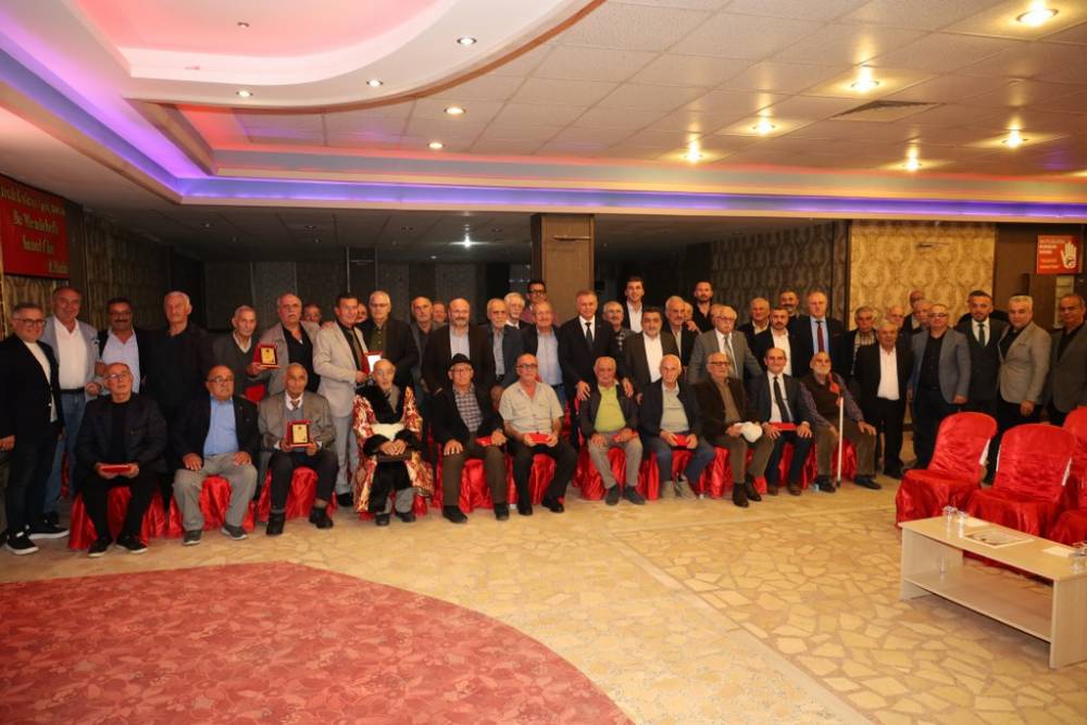 75 Yıllık Demirci Ustası Yılmaz Odabaş, Bafra’da Yılın Ahisi Seçildi 46