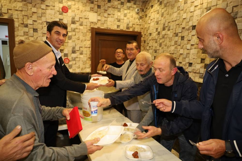75 Yıllık Demirci Ustası Yılmaz Odabaş, Bafra’da Yılın Ahisi Seçildi 47