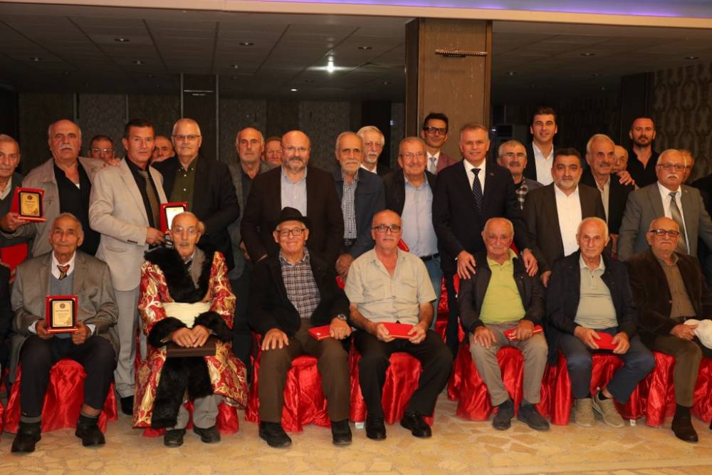 75 Yıllık Demirci Ustası Yılmaz Odabaş, Bafra’da Yılın Ahisi Seçildi 49