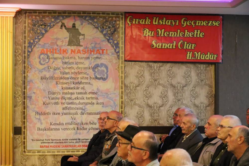 75 Yıllık Demirci Ustası Yılmaz Odabaş, Bafra’da Yılın Ahisi Seçildi 7