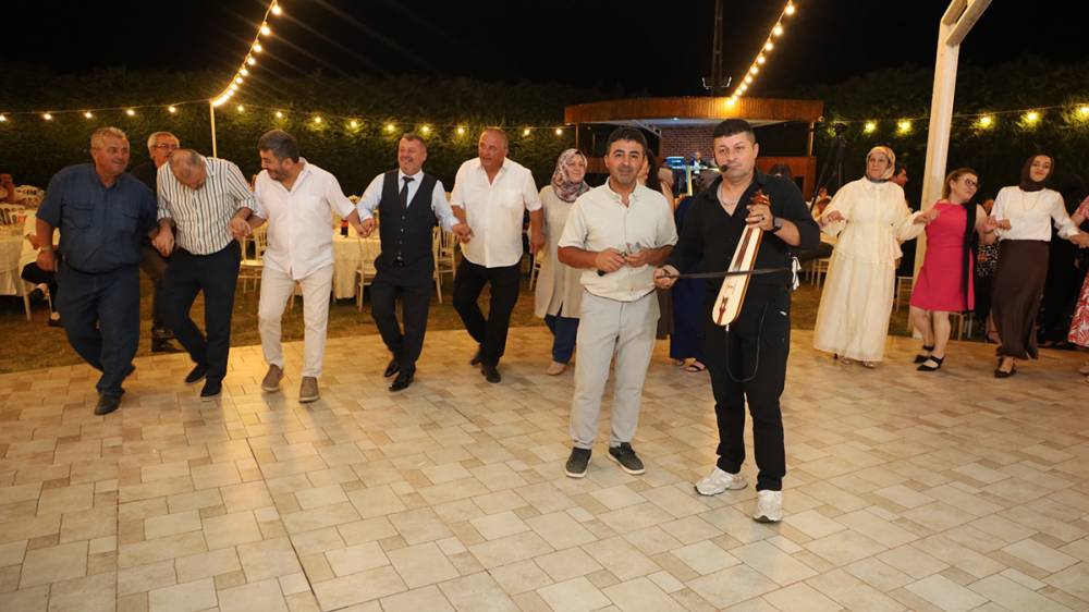 Gizem ve Berkay Aşklarını Bir Ömürlük İmzayla Taçlandırdı 1