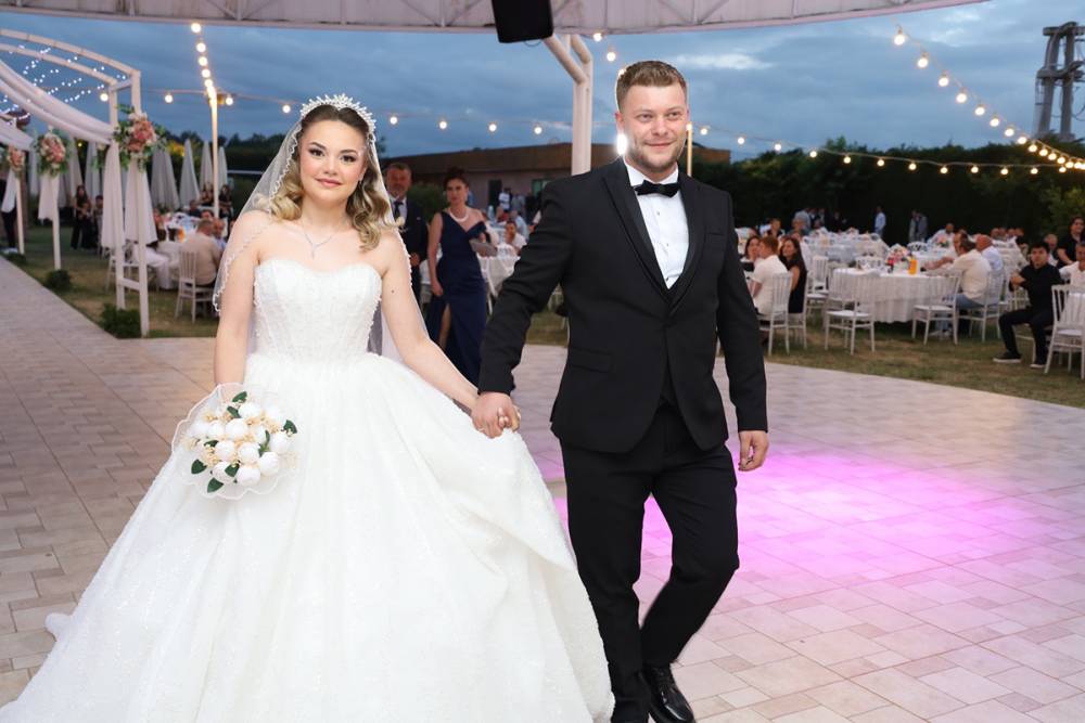 Gizem ve Berkay Aşklarını Bir Ömürlük İmzayla Taçlandırdı 15