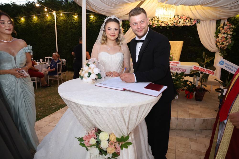 Gizem ve Berkay Aşklarını Bir Ömürlük İmzayla Taçlandırdı 17