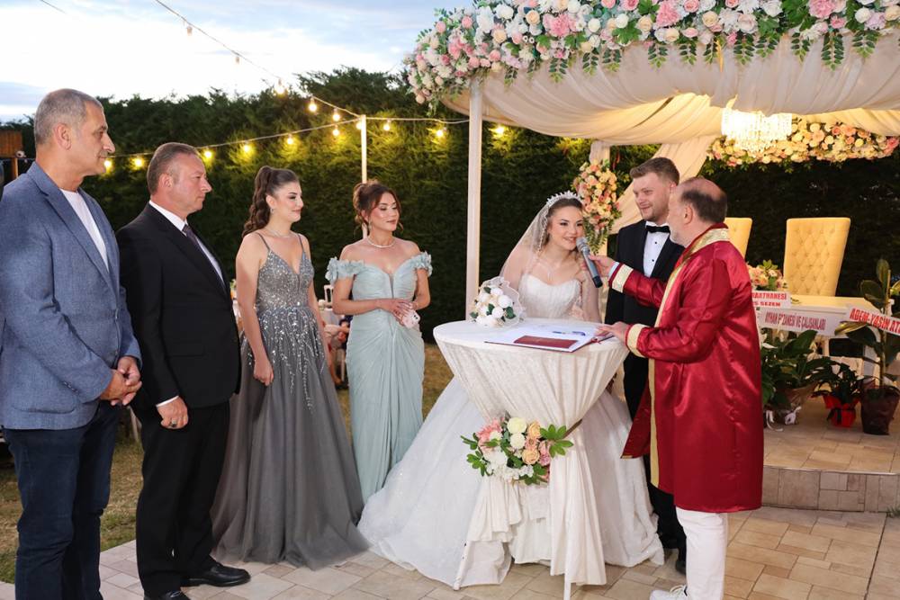 Gizem ve Berkay Aşklarını Bir Ömürlük İmzayla Taçlandırdı 18