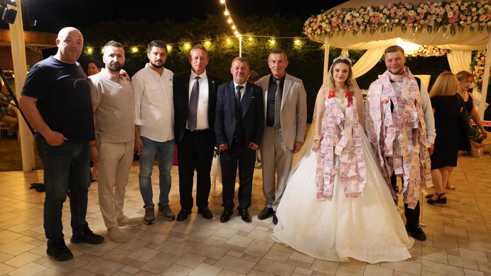 Gizem ve Berkay Aşklarını Bir Ömürlük İmzayla Taçlandırdı 6
