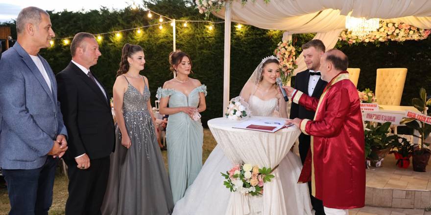 Gizem ve Berkay Aşklarını Bir Ömürlük İmzayla Taçlandırdı