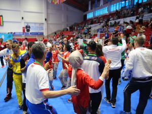 İşitme engelli sporcular birlikte dans etttiler