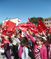 BAFRA KIZILIRMAK İLKÖĞRETİM OKULUNDA COŞKULU 23 NİSAN KUTLAMASI.