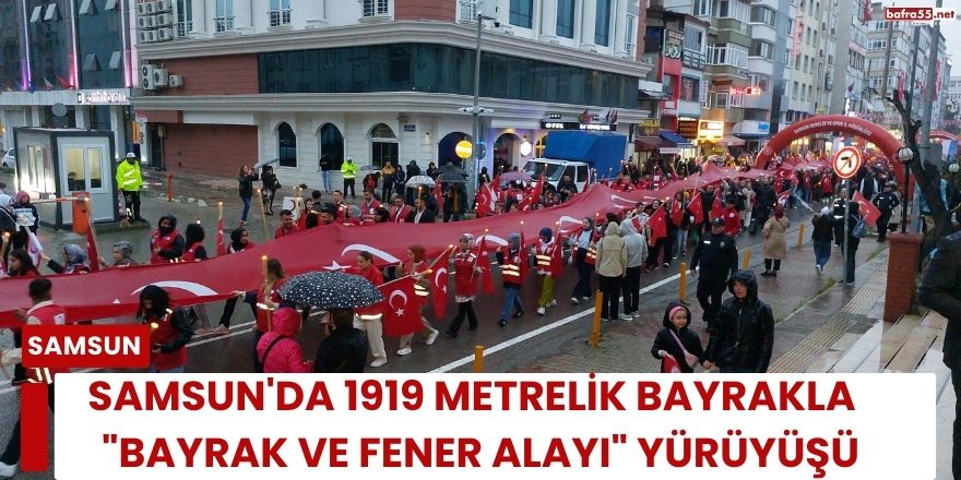 Samsun'da 1919 metrelik bayrakla  "Bayrak ve Fener Alayı" yürüyüşü