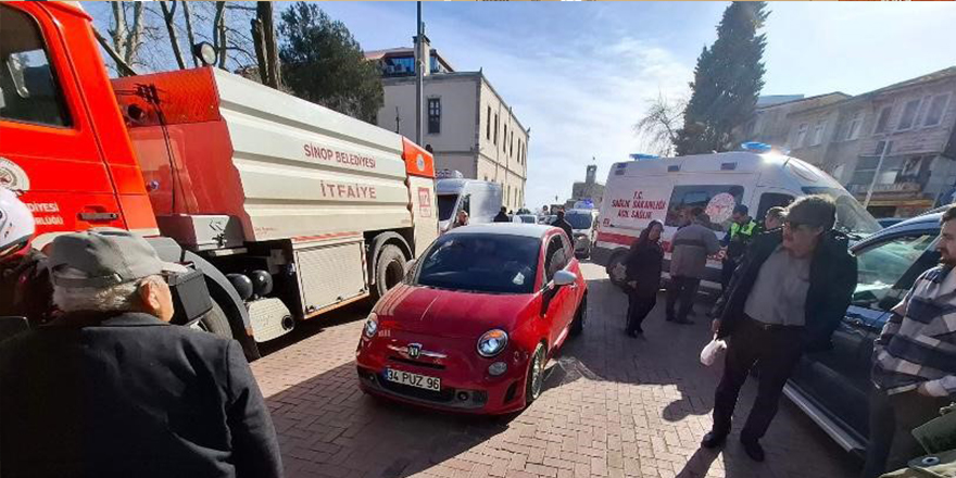 Sinop Merkez İtfaiye Caddesi’nde Otomobil Yayaya Çarptı