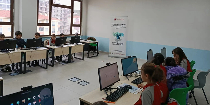 Boyabat’ta Yapay Zekâ Temelli Eğitim Programı Başladı