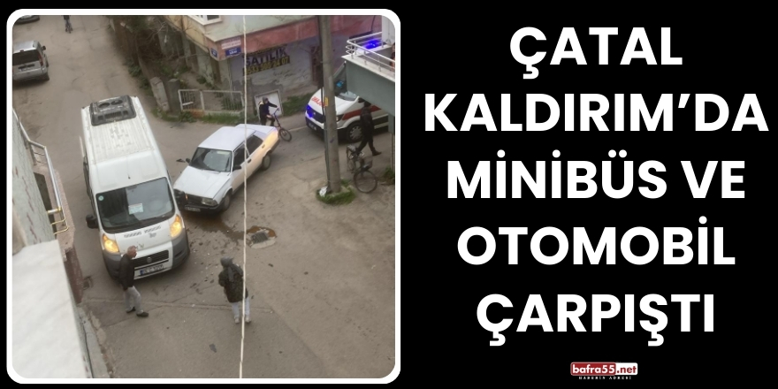 Çatal Kaldırım’da minibüs ve otomobil çarpıştı