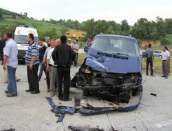 SAMSUN'DA TIR MİNİBÜSE ÇARPTI: 5 YARALI