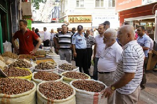 YAN BAKTI DİYE ESNAFI BIÇAKLADI