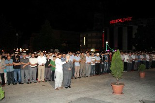 MISIR’DA ÖLENLER İÇİN GIYABİ CENAZE NAMAZI KILINDI