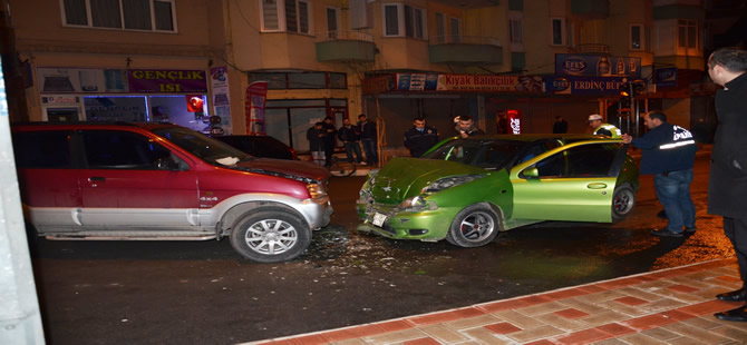 GENÇLİK CADDESİNDE TRAFİK KAZASI 6 YARALI