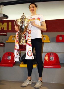 Galatasaray, Nevriye Yılmaz İle Sözleşme Yeniledi