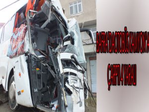 BAFRA’DA OTOBÜS KAMYONA ÇARPTI: 4 YARALI